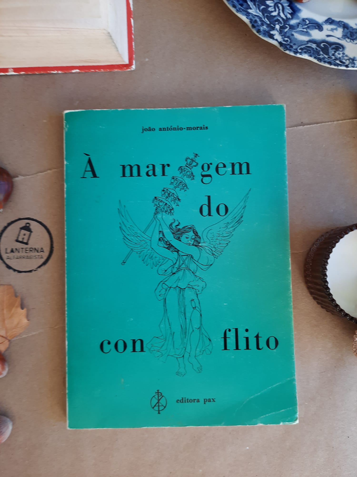 Á margem do conflito