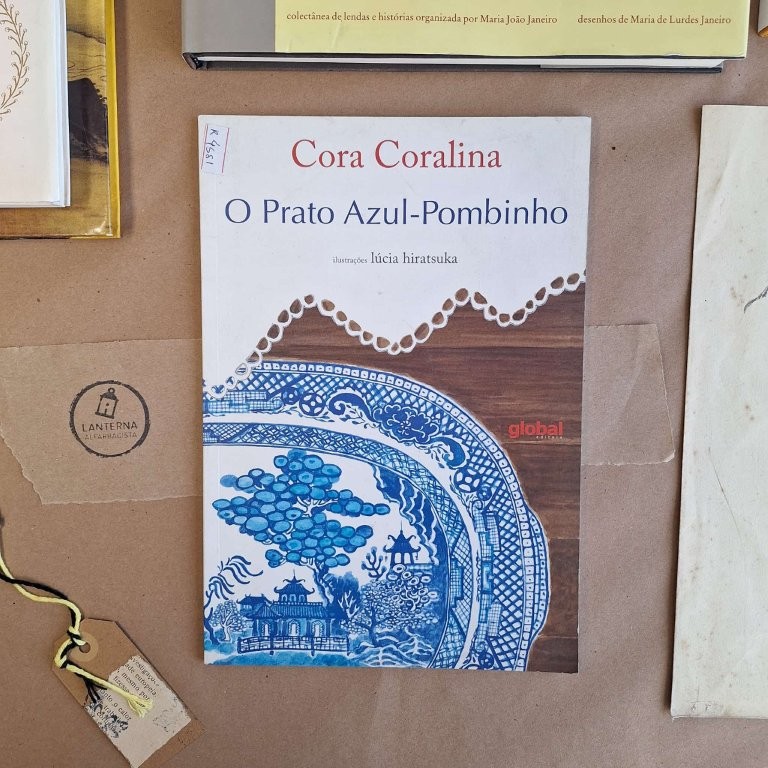 O Prato Azul-Pombinho