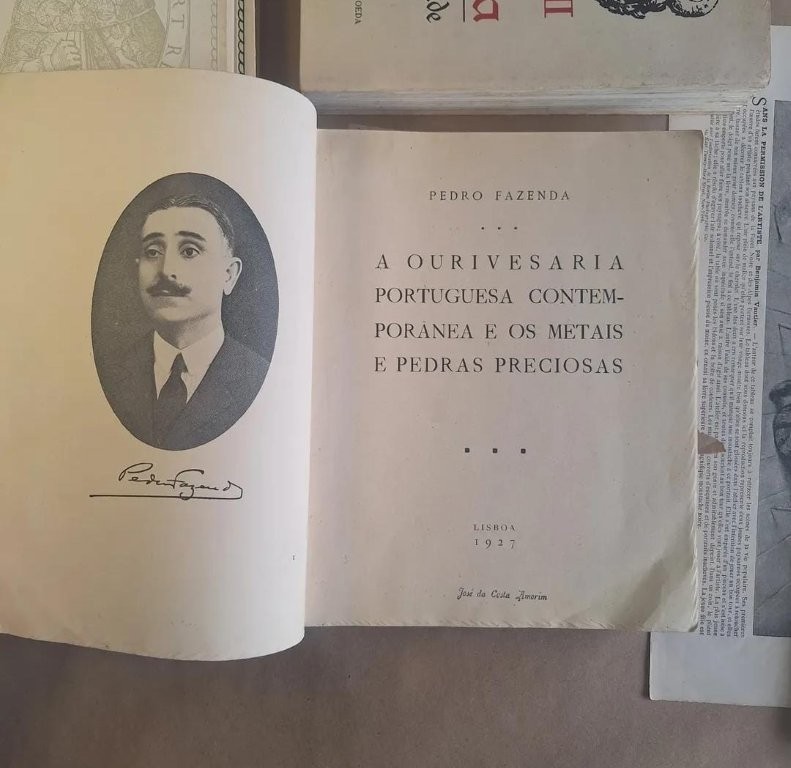 A Ourivesaria Portuguesa Contemporânea e os Metaes e as Pedras Preciosas