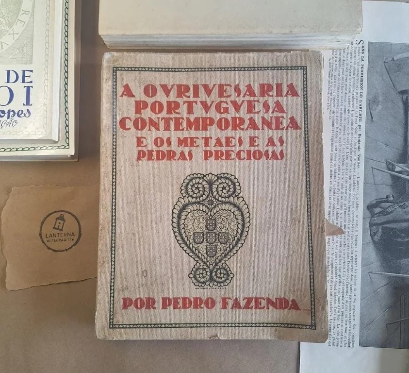 A Ourivesaria Portuguesa Contemporânea e os Metaes e as Pedras Preciosas