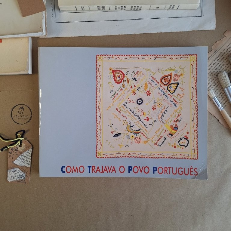 Como trajava o povo português