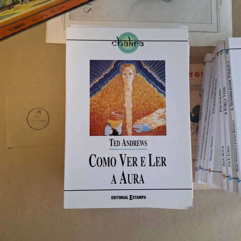 Conjunto com os 17 primeiros volumes da Coleção Chakra